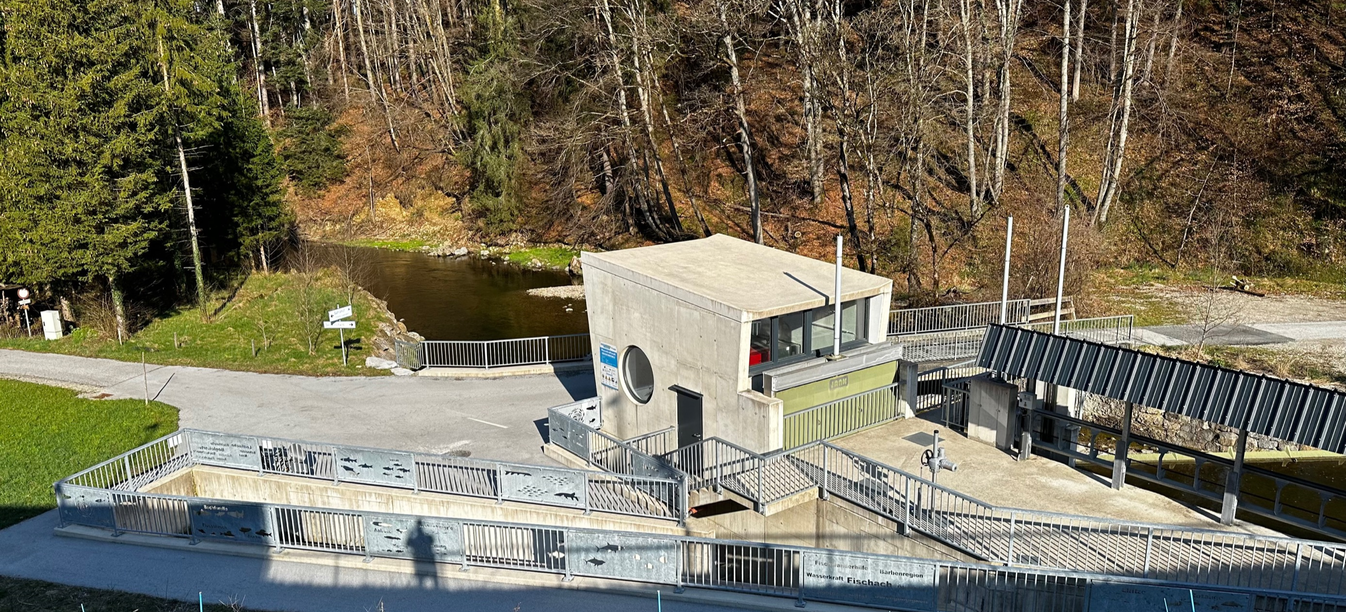 Fischtreppe, Wasserkraftwerk Eugendorf, zweibaum